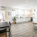 31Ara1092- Newly Refurbished 2Br Flat In The Gothi