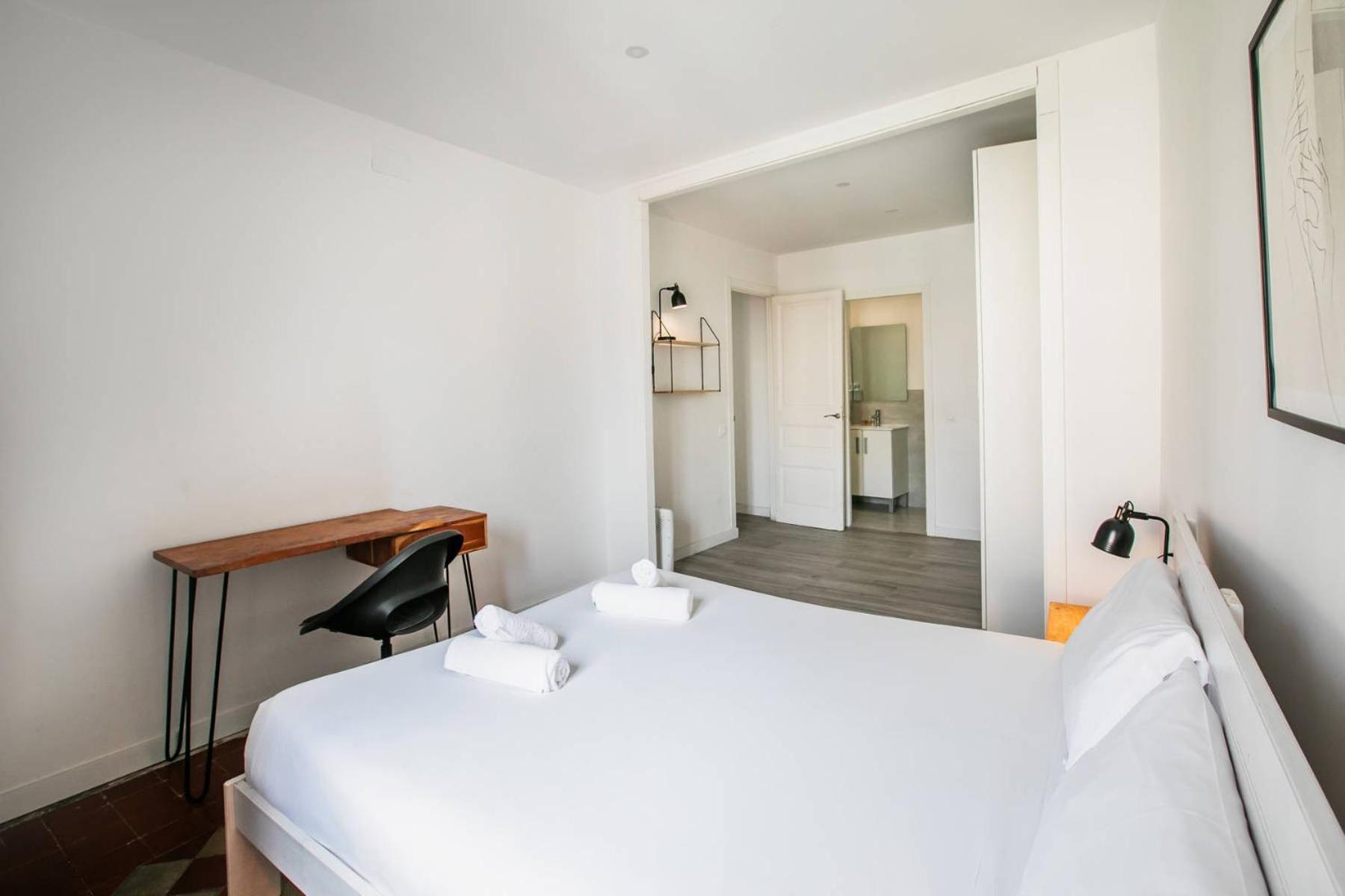 31ara1092- Newly Refurbished 2br Flat In The Gothi Apartment *
