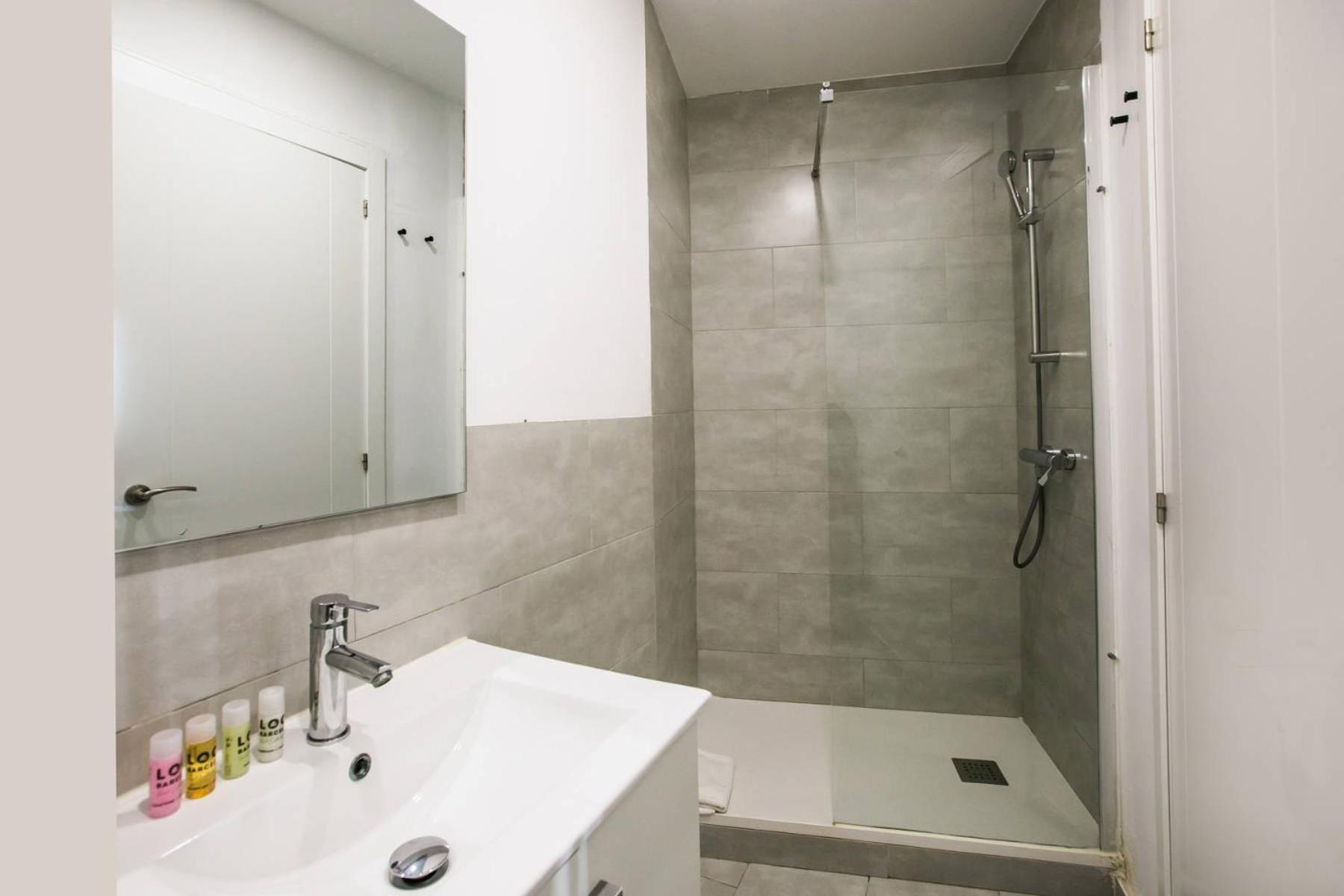 31ara1092- Newly Refurbished 2br Flat In The Gothi Barcelona
