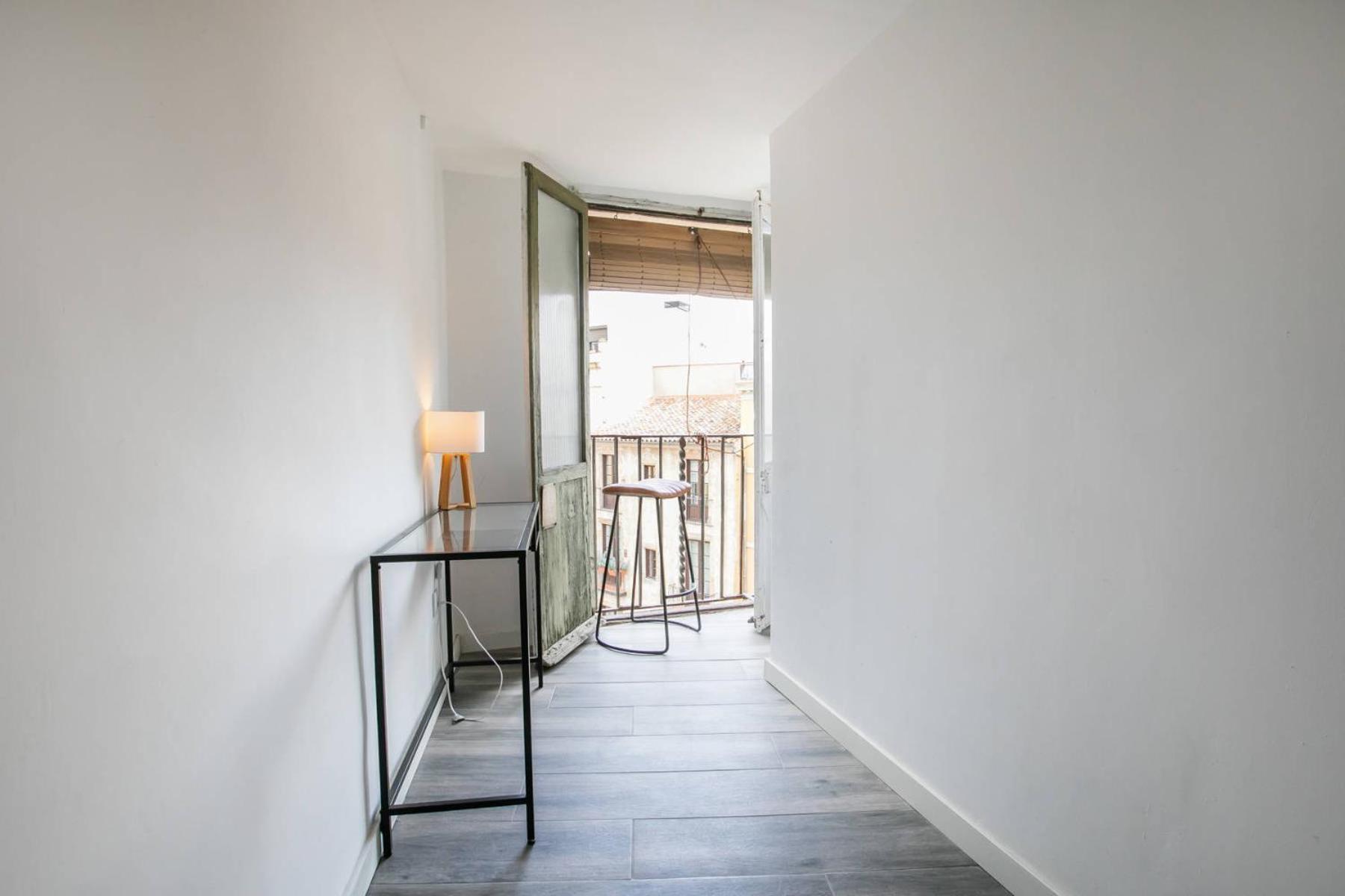 31ara1092- Newly Refurbished 2br Flat In The Gothi Apartment